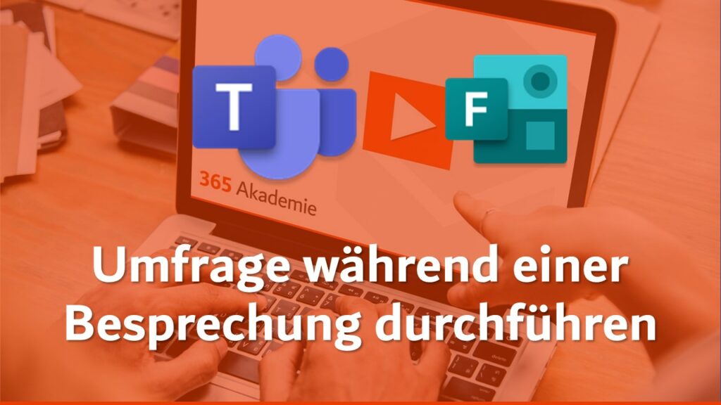 Text "Umfrage während einer Besprechung durchführen" mit dem Logo der 365 Akademie auf einem Laptop. Zu sehen sind außerdem das Microsoft Teams und Forms Logo.